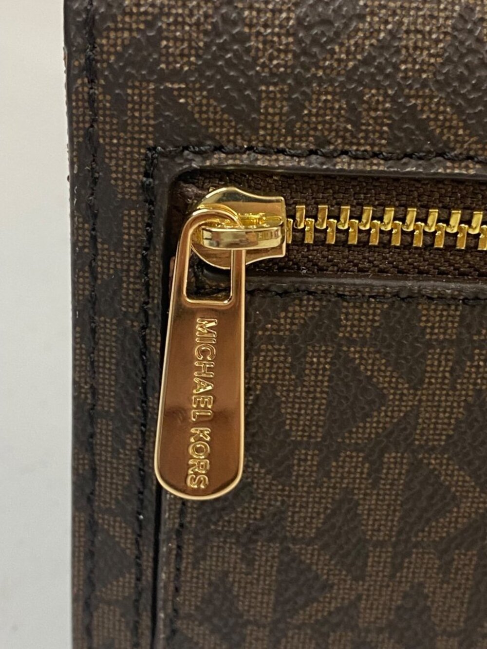 Michael Kors Travel Wallet Brown MK Signature PVC Zip Snap Clutch - Picture 3 of 11